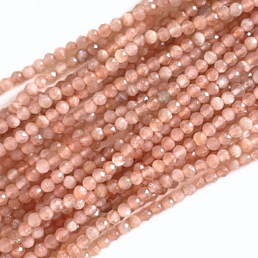 Facetterede Peach Moonstone perler 2 mm – ca. 195 stk. i lys ferskenfarve på streng