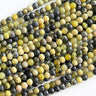 Matte grøn-gule turkis perler 2 mm – ca. 180 stk. på streng i naturlige nuancer