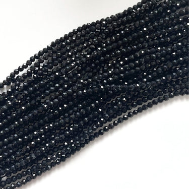 Sorte Onyx perler 2 mm facetslebet – ca. 195 stk. på streng