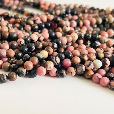 3 mm Rhodonit perler – ca. 125 stk. på streng