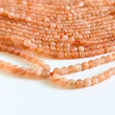 3 mm Peach Moonstone perler – ca. 124 stk. på streng