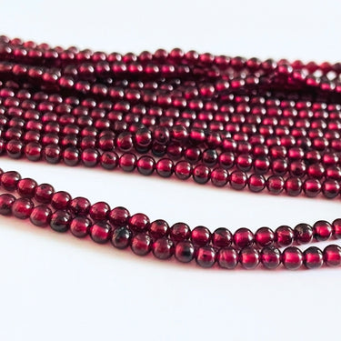 3 mm Granat perler – ca. 130 stk. på streng