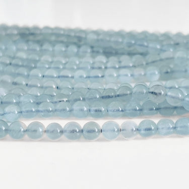 Aquamarinperler – 4 mm, sart lyseblå, poleret overflade