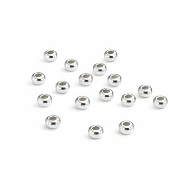 Små flade mellemperler i forsølvet metal 3 mm