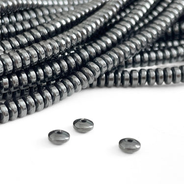 Små hæmatit linsesperler 5x2 mm i mørk metalgrå farve