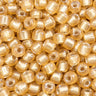 Nærbillede af 4 mm lysebrune Silverline rocailles perler