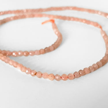 2 mm Peach moonstone facet - Hel streng