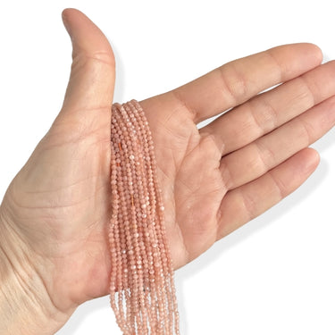 2 mm Peach moonstone facet - Hel streng