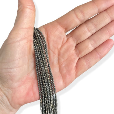 Pyrit 2 - 2,5 mm facet - Hel streng