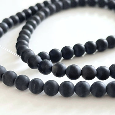 4 mm Sort onyx, MAT - Hel streng