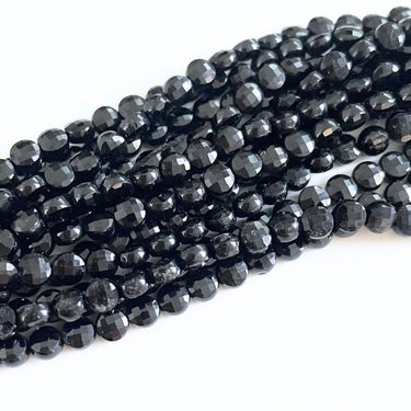 Sort spinel, flad  ca. 4 mm - Hel streng