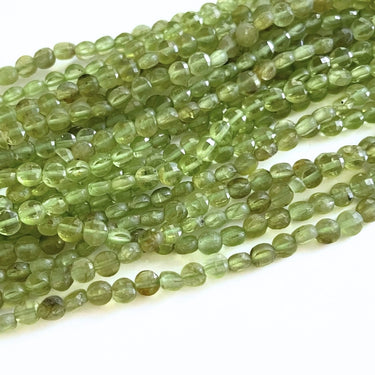 Peridot, flad  ca. 4 mm - Hel streng