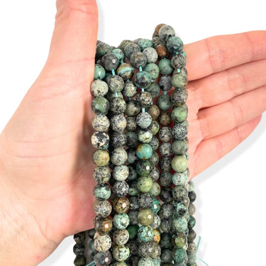 Afrikansk turkis, facet 8 mm - Hel streng