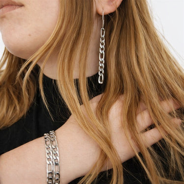 Øreringe og armbånd med figarokæde