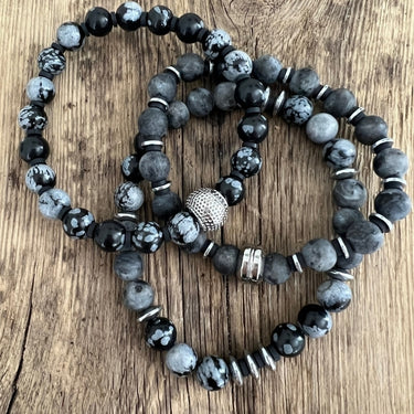 Herre armbånd i grå perler med stål mellemled
