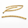 Buede mønstrede rørperler i 24K forgyldt messing, 34 x 2 mm