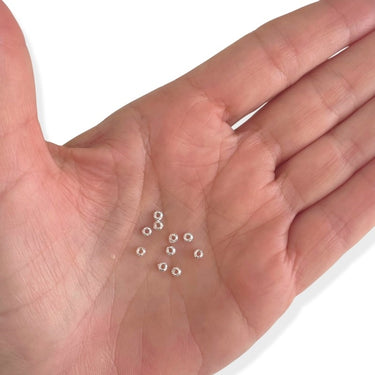 Små flade hammerbanket perler - 10 stk.