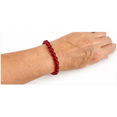 Armbånd med røde glasperler 6 x 8 mm
