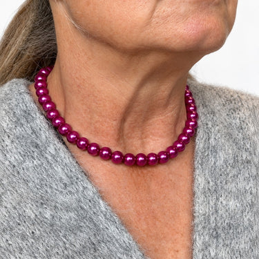 10 mm pinklilla glasperler – vist som halskæde