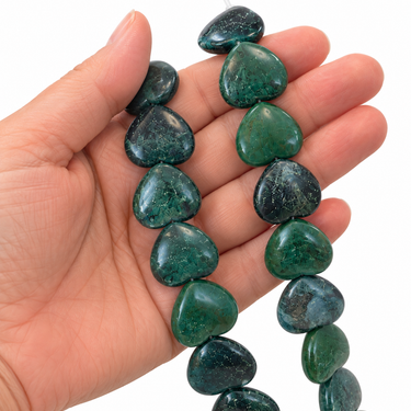 18 mm afrikanske jadehjerter i hånd