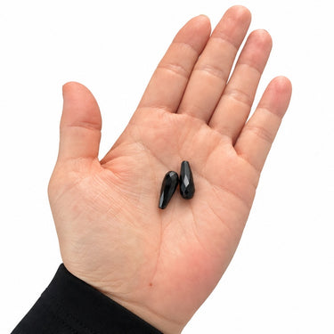 Sort onyx dråber facet 6 x 16 mm i hånd