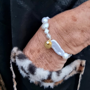 Halskæde og armbånd med FG kæder, mixede ferskvandsperler og vedhæng