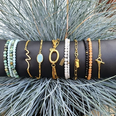 Diamanteret gorgyldt kæde armbånd med 2 vedhæng