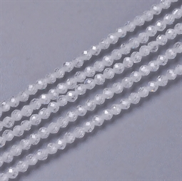 Fine små 2 mm klare facetslebne cubic zirkonia perler