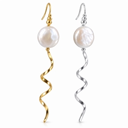 DIY øreringe med snoede vedhæng og ferskvandsperle. Her viser vi den både i Sterling sølv og forgyldt.