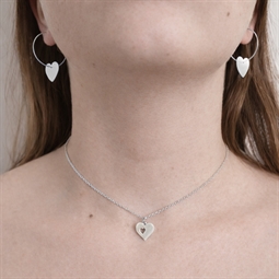 Creoler med fladt hjerte og halskæde