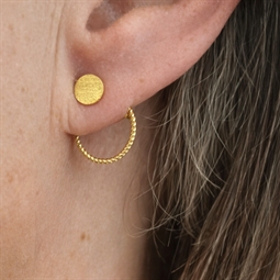 DIY Ørestikker med snoet ringe hængt i låsen bagpå