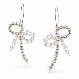 Sløjfer lavet af perler og sat på sølv øreringe