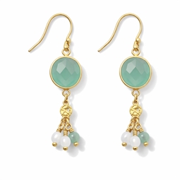 Flot ørering med vedhæng i Aqua chalcedon, mønt og små perler