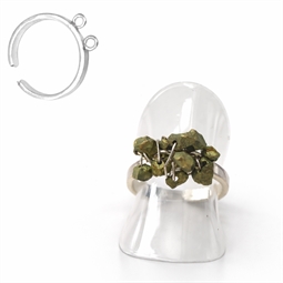 Fingerring med perler viklet på