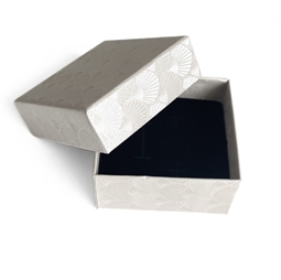 Smykkeæske i sølvfarve med mønster 