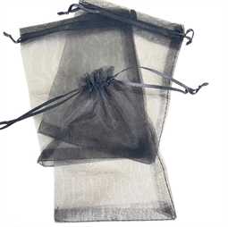sorte organza smykkeposer