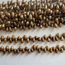 Gylden brune ferskvandsperler, ca. 5 x 8 mm