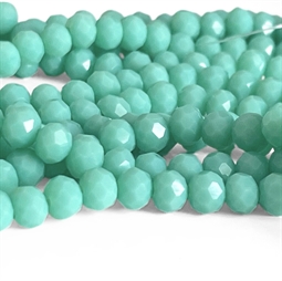 mintfarvede glasperler med facetter