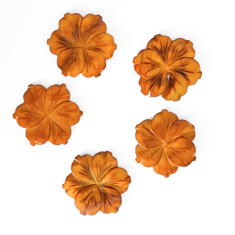 5 stk. 30 mm Brune Perlemor Blomster  uden hul