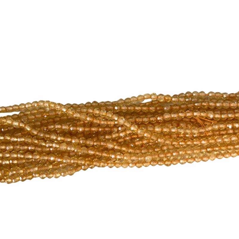 Små fine ca. 2,5 mm facetterede citrin perler. Strengen måler 20 cm. i længden