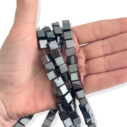8 mm Hæmatit Firkantede Kubeperler - Hel streng