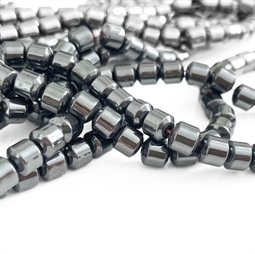 Hæmatit perler 6x6 mm på streng – mørk metalgrå glans