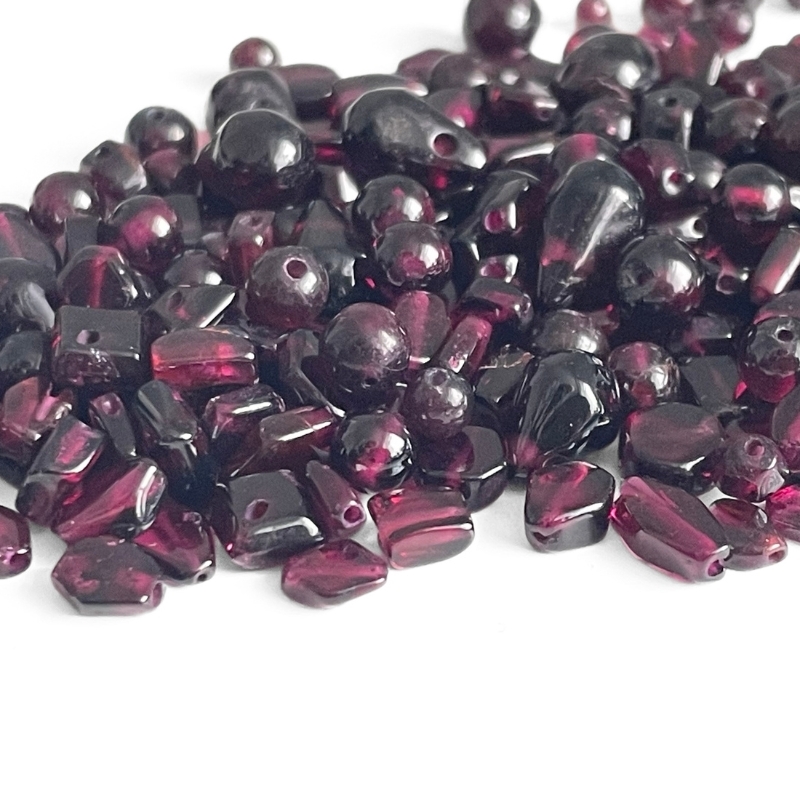  2-10 mm Granatfarvede Glasperler Mix - 60 gram