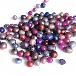 pose med 60 g farvede ferskvandsperler