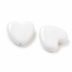 Hvide hjerteperler i glas med lodret hul