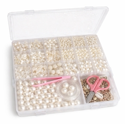 perleæske med hvide perler og smykkedele